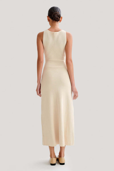 Zarah™ - Elegant dress with O-neckline
